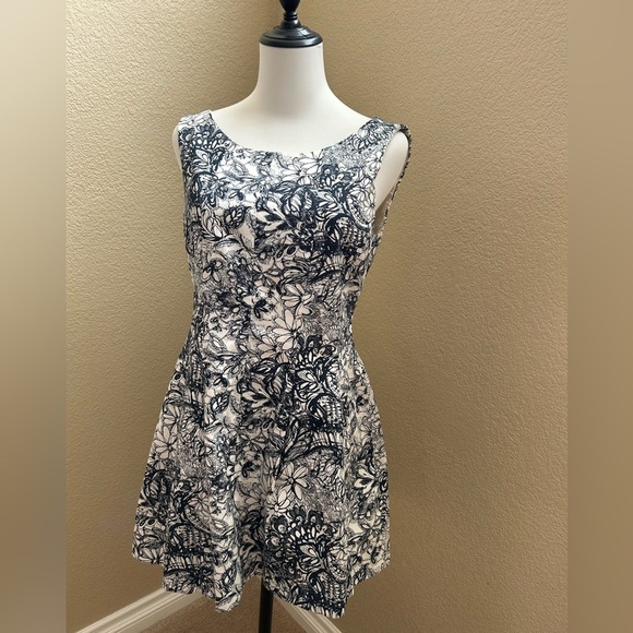 Zara Navy and White A-Line Dress Pleated Waist Adorable Size M - Picture 2 of 4